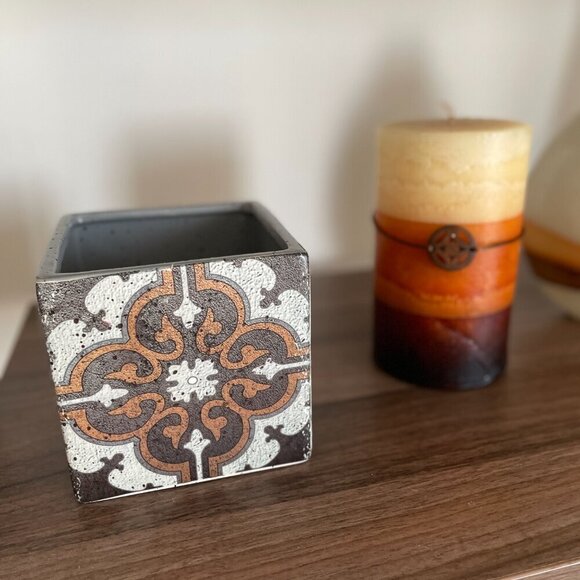 Ceramic Decorative Open Box. - Candle NOT included - Picture 1 of 10
